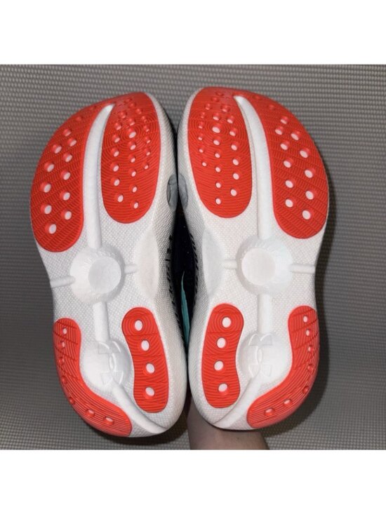 Athletic_Shoes